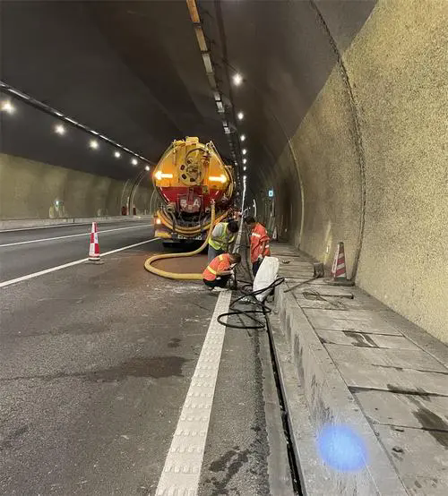 板芙镇隧道排水渠清淤